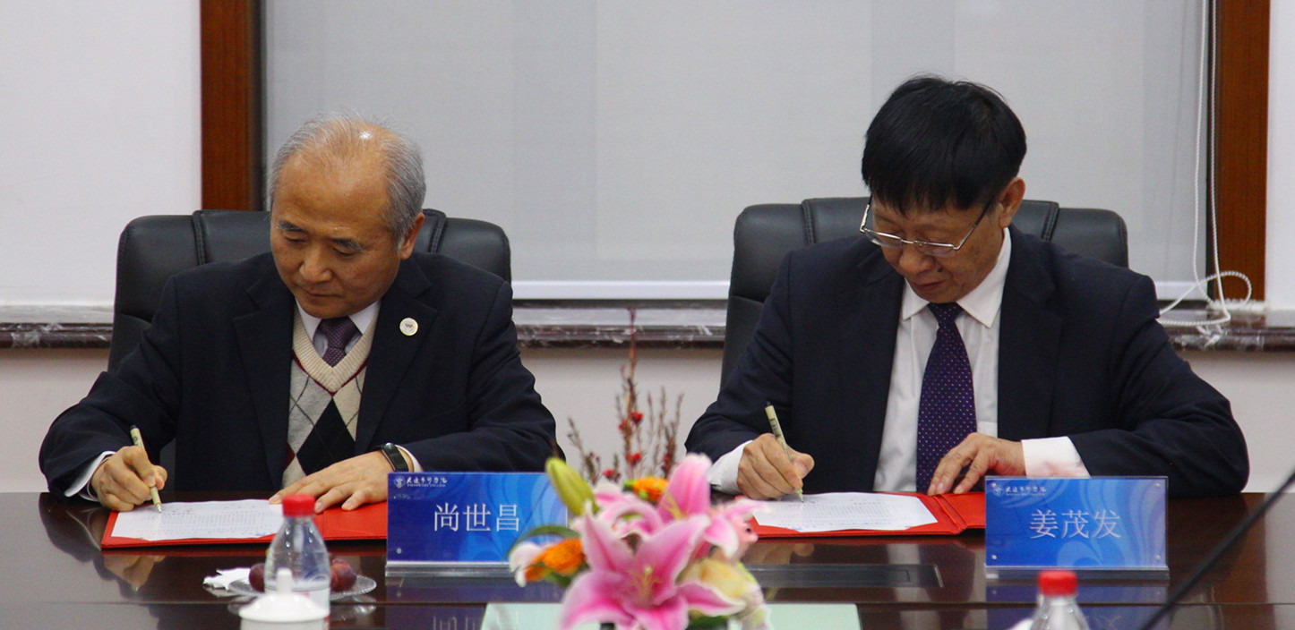 致理科技大学尚世昌校长与姜茂发院长签署协议2019.04.27.jpg 致理科技大学尚世昌校长与姜茂发院长签署协议2019.04.27.jpg